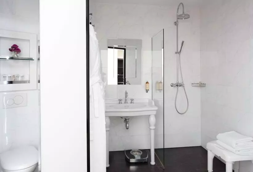 Le 123 Elysees  Astotel