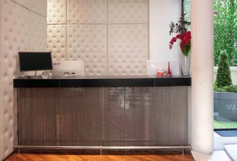 Le 123 Elysees  Astotel