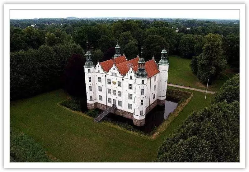 Отель Am Schloss Ahrensburg