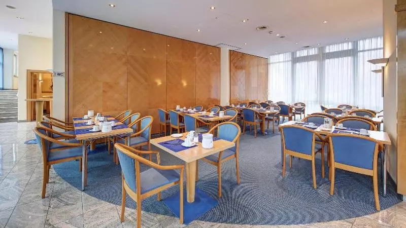 Отель Schwanen Stuttgart Airport/messe