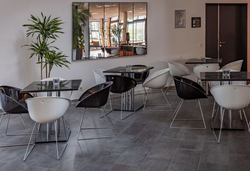 فندق Four Ratingen Dusseldorf Airport