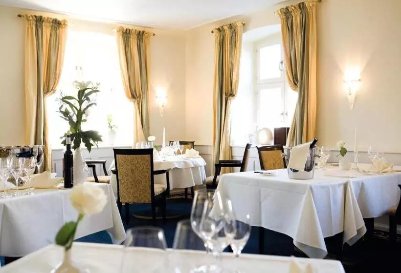 هتل Schloss Reinach