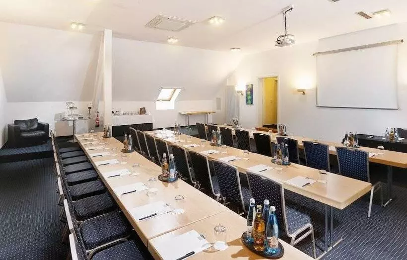 هتل Schloss Reinach