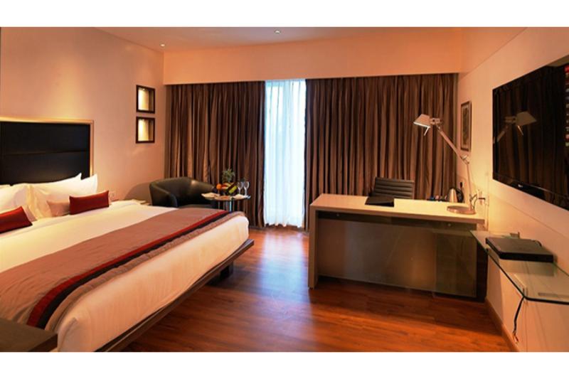 Hotel Mahindra World City Club