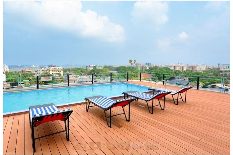 Hotel Mahindra World City Club