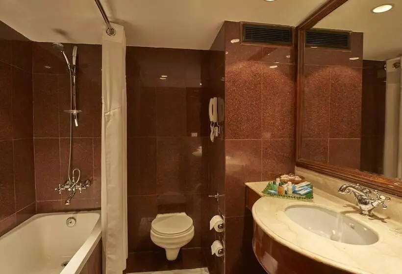 בית מלון כפרי Club Mahindra White Meadows Manali