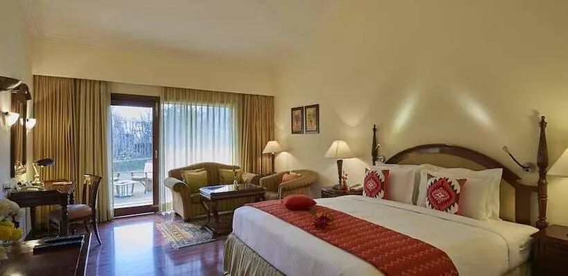 בית מלון כפרי Club Mahindra White Meadows Manali