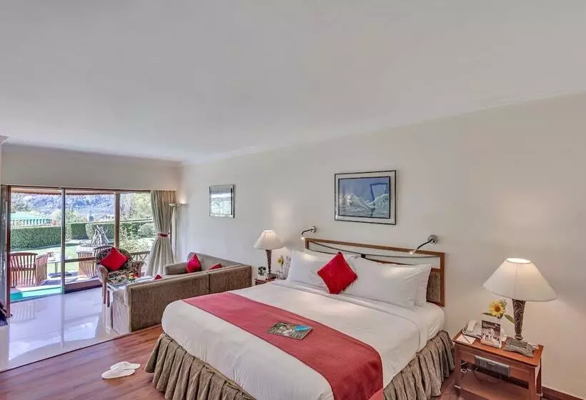 בית מלון כפרי Club Mahindra White Meadows Manali