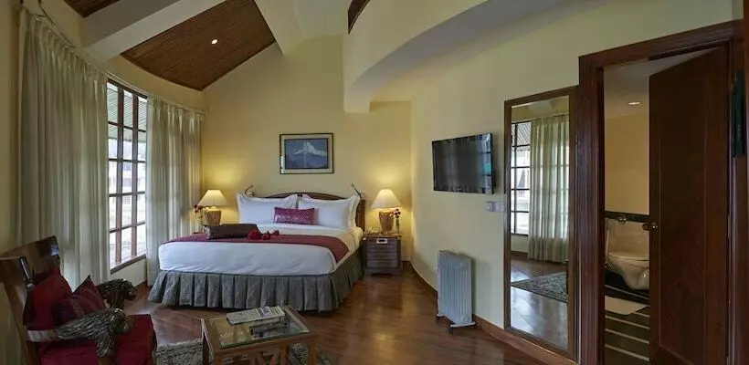 בית מלון כפרי Club Mahindra White Meadows Manali