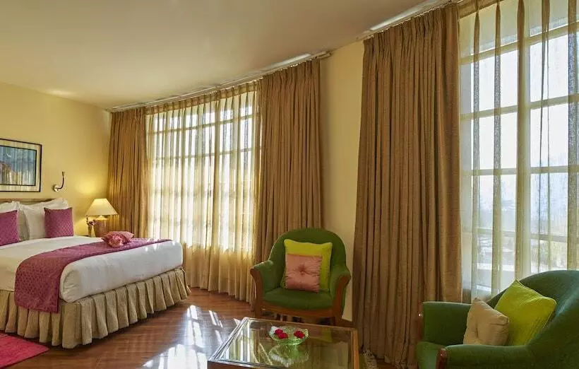 בית מלון כפרי Club Mahindra White Meadows Manali