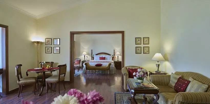 בית מלון כפרי Club Mahindra White Meadows Manali