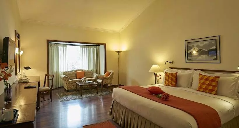 בית מלון כפרי Club Mahindra White Meadows Manali