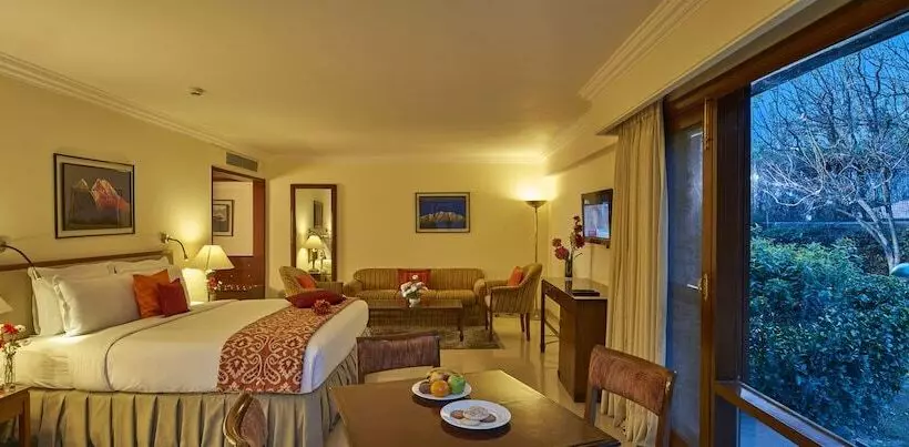 בית מלון כפרי Club Mahindra White Meadows Manali