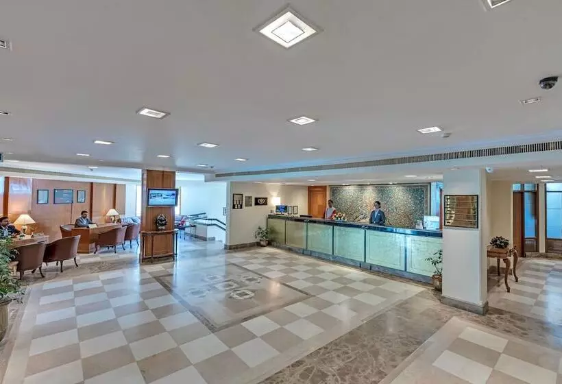 בית מלון כפרי Club Mahindra White Meadows Manali