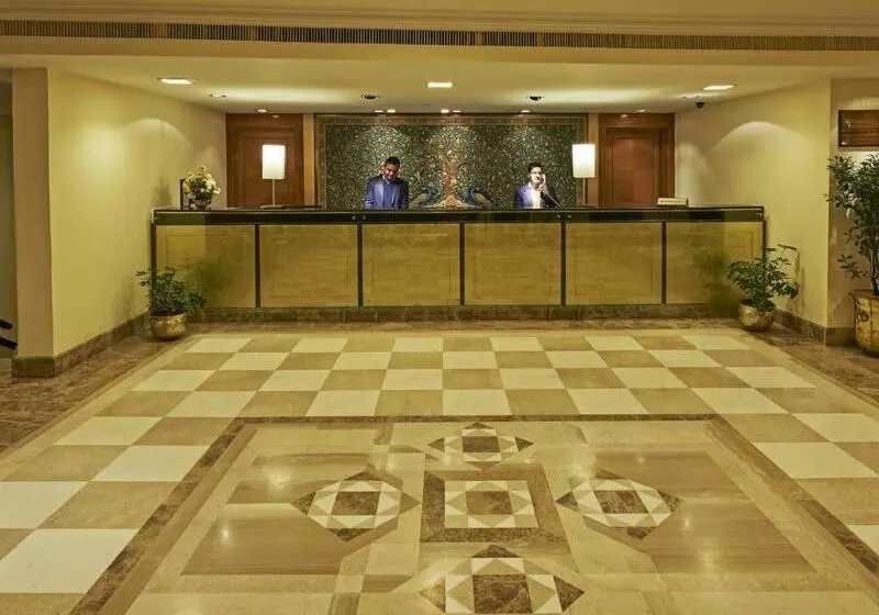 בית מלון כפרי Club Mahindra White Meadows Manali