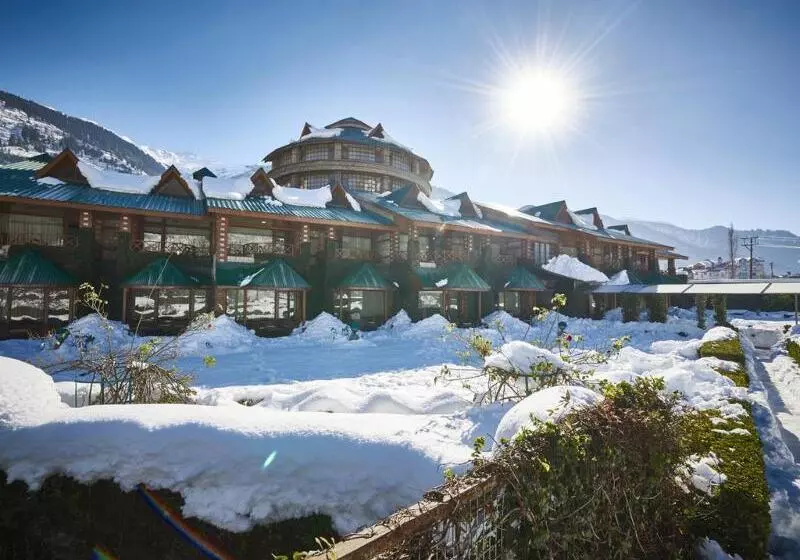 בית מלון כפרי Club Mahindra White Meadows Manali