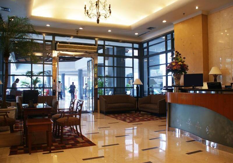 Hotel Grand Tropic Suites