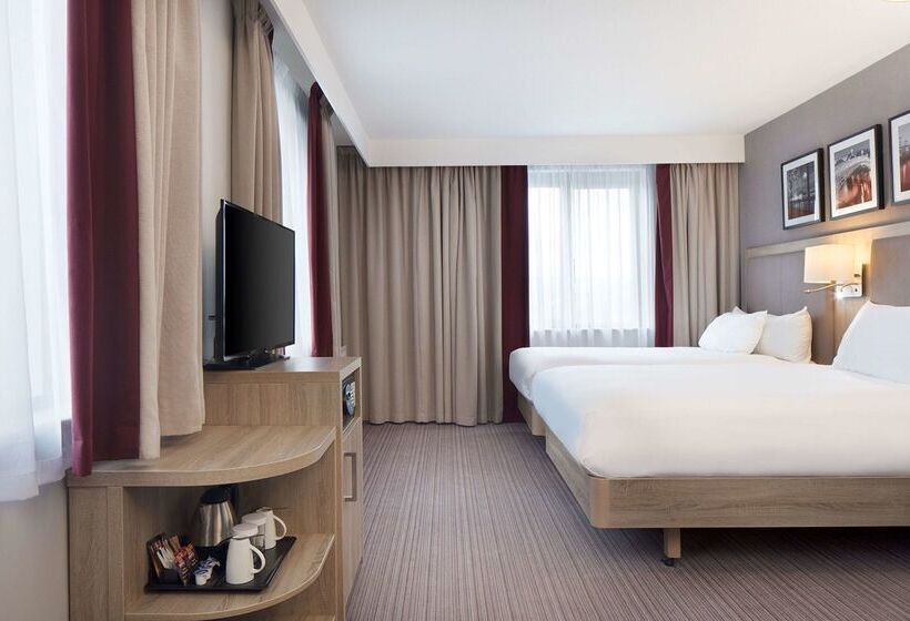 בית מלון כפרי Hilton Garden Inn Dublin City Centre