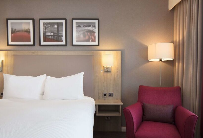 בית מלון כפרי Hilton Garden Inn Dublin City Centre