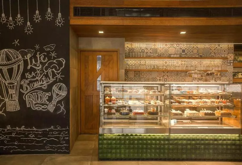 ホテル The Avenue Regent