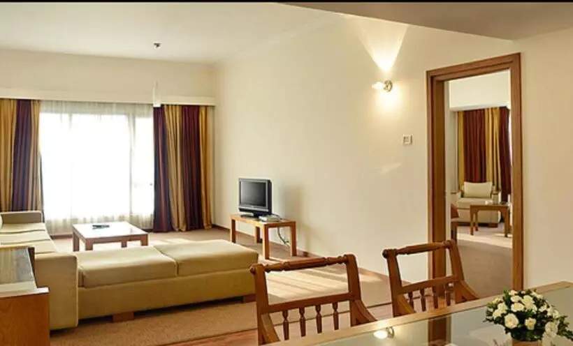 ホテル The Avenue Regent