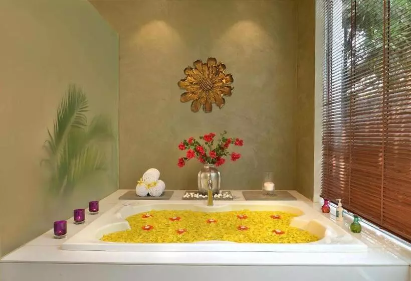 Radisson Jass Hotel, Khajuraho