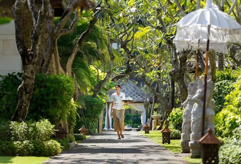 Otel The Seminyak Beach Resort & Spa