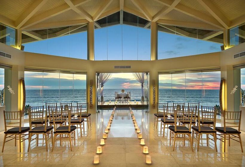 ホテル The Seminyak Beach Resort & Spa