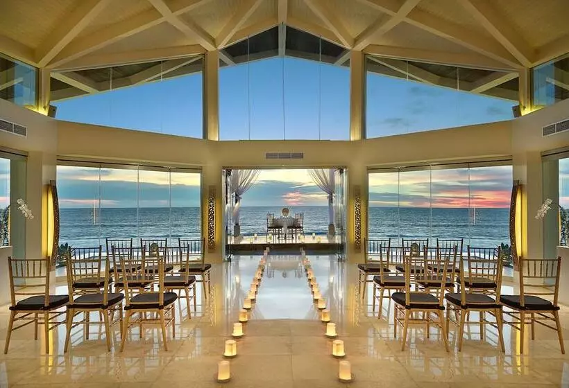 Otel The Seminyak Beach Resort & Spa