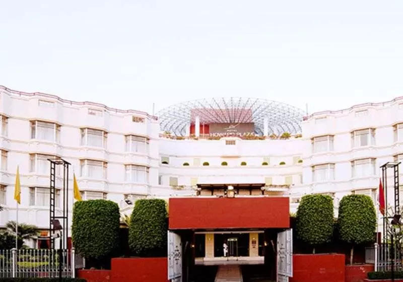 Отель Howard Plaza The Fern, Agra