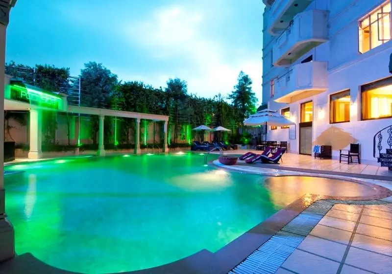 Отель Howard Plaza The Fern, Agra