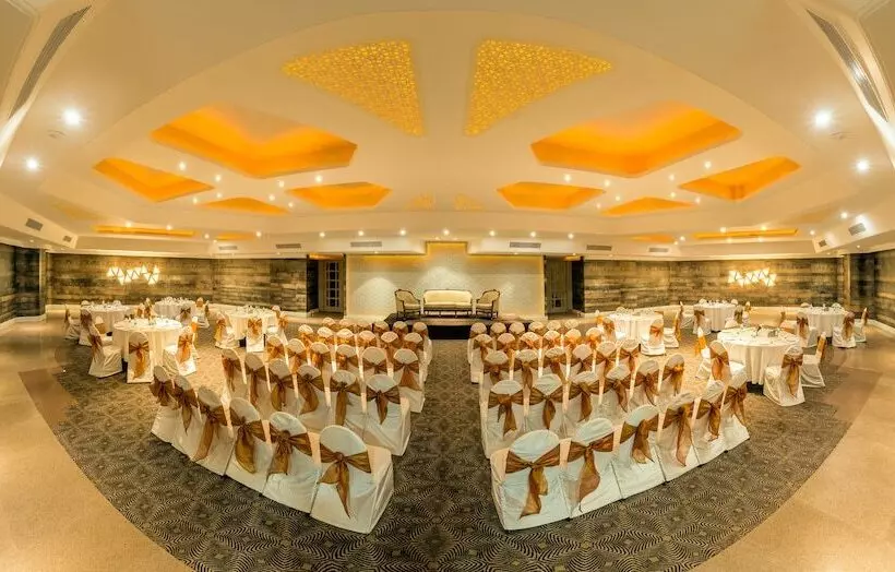 Отель Howard Plaza The Fern, Agra