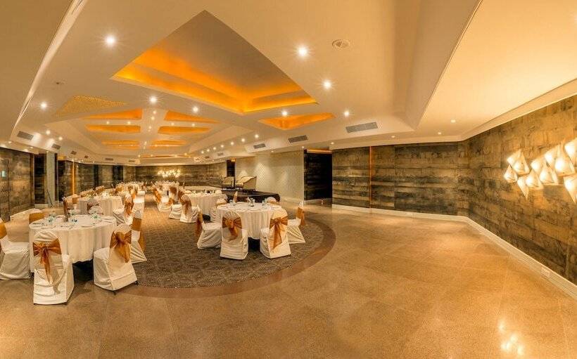 호텔 Howard Plaza The Fern, Agra