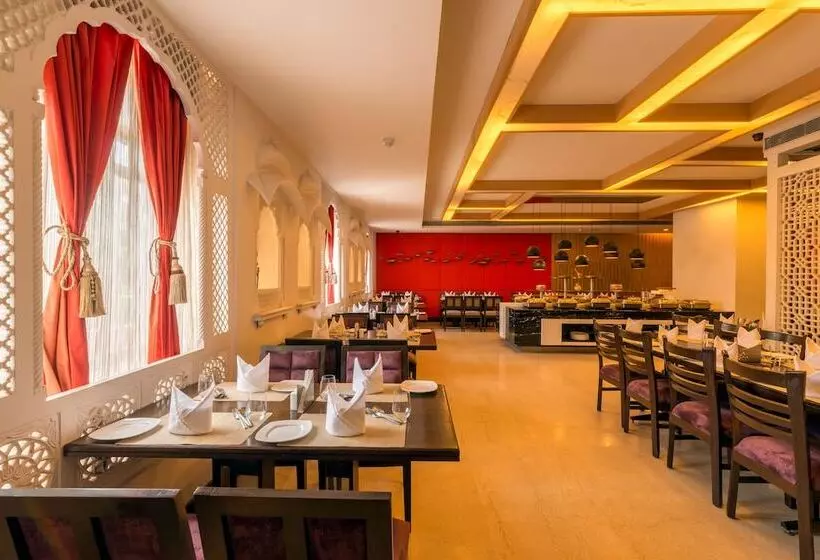 Отель Howard Plaza The Fern, Agra