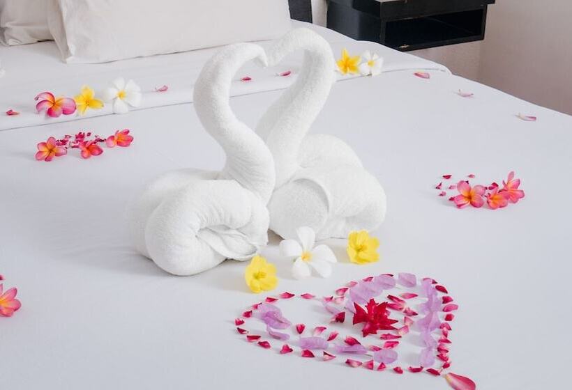 Отель Grand Elty Krakatoa