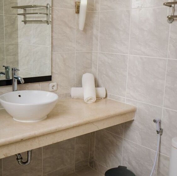 Отель Grand Elty Krakatoa