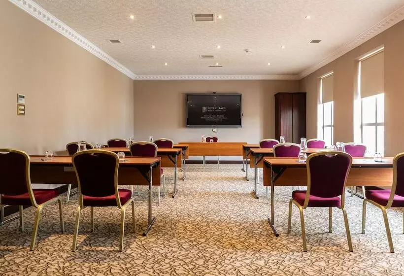فندق Seven Oaks