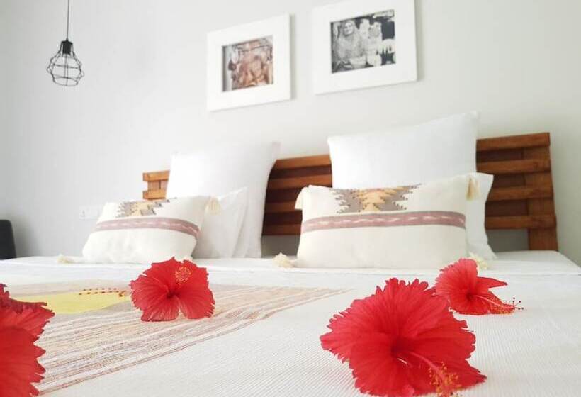 مسافرخانه Coco Villa