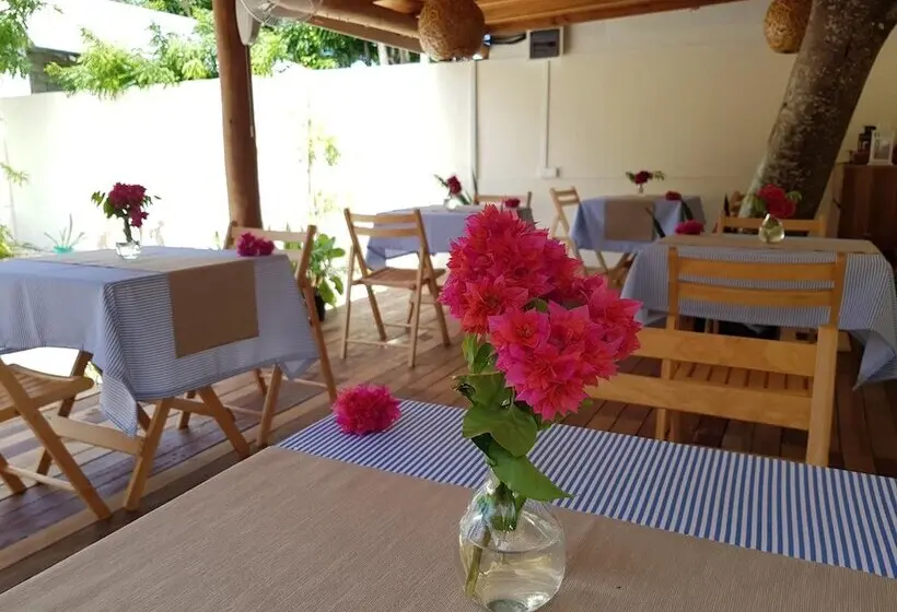 مسافرخانه Coco Villa