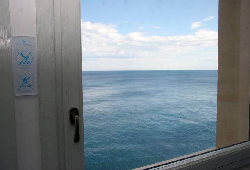 هتل Grotta Palazzese