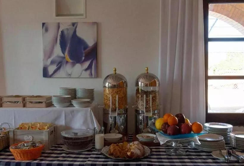 Отель Le Renaie