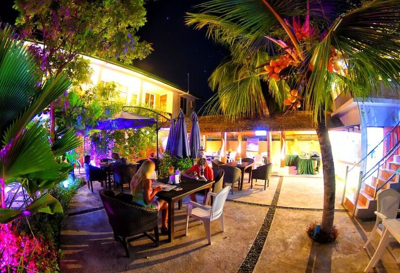 هتل Casadana Thulusdhoo