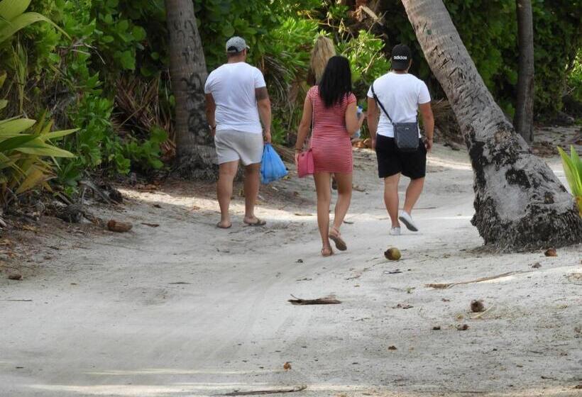 پانسیون Karaa Village