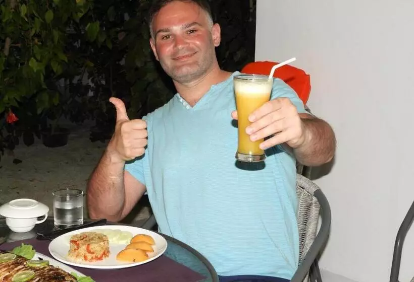 پانسیون Karaa Village