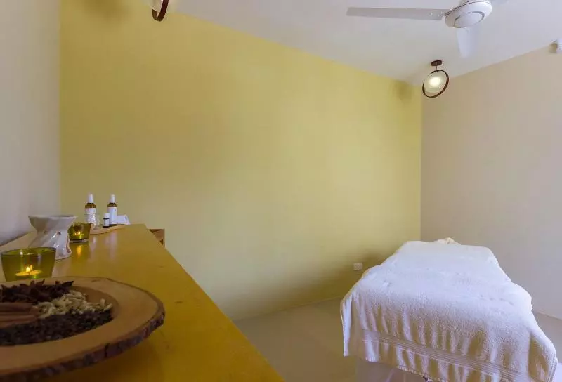 پانسیون Aadan Beach House