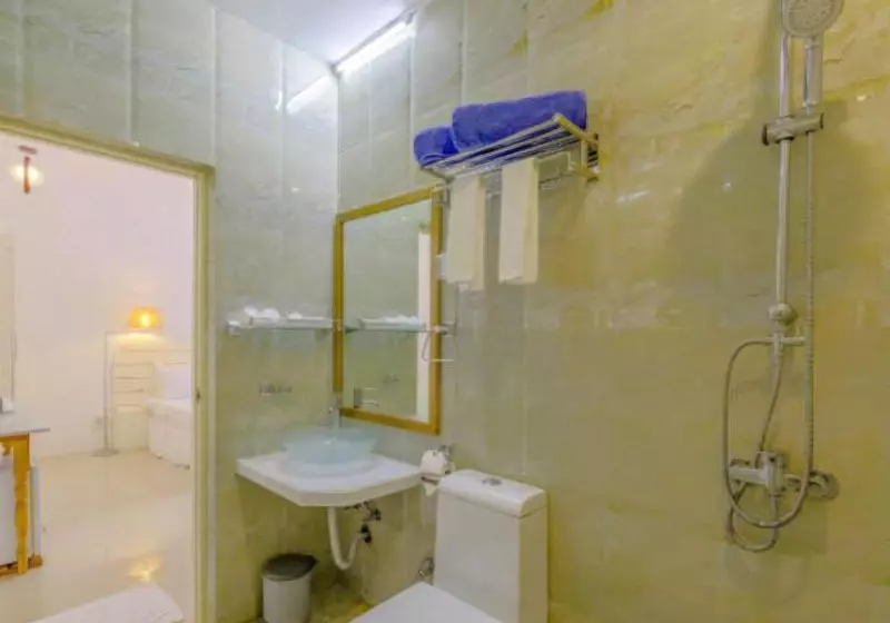 پانسیون Aadan Beach House