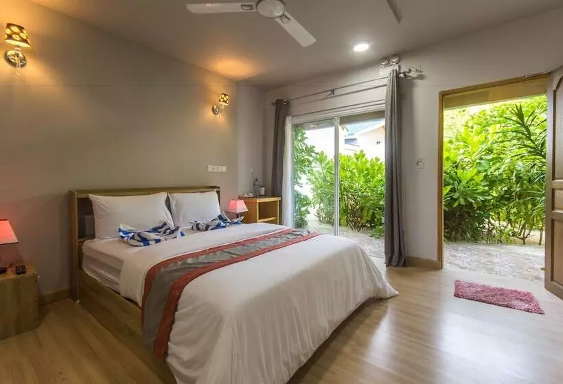 Ukulhas Villa Oceanview Hotel & Spa