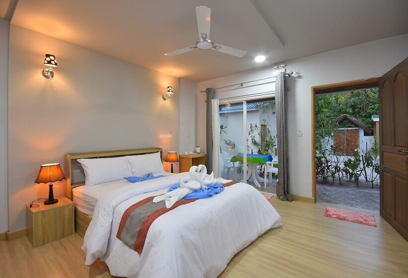 Ukulhas Villa Oceanview Hotel & Spa