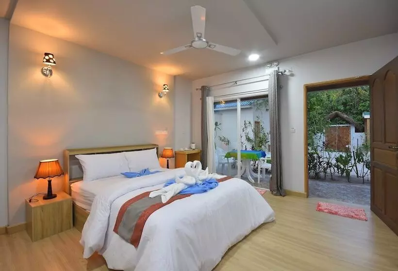 Ukulhas Villa Oceanview Hotel & Spa