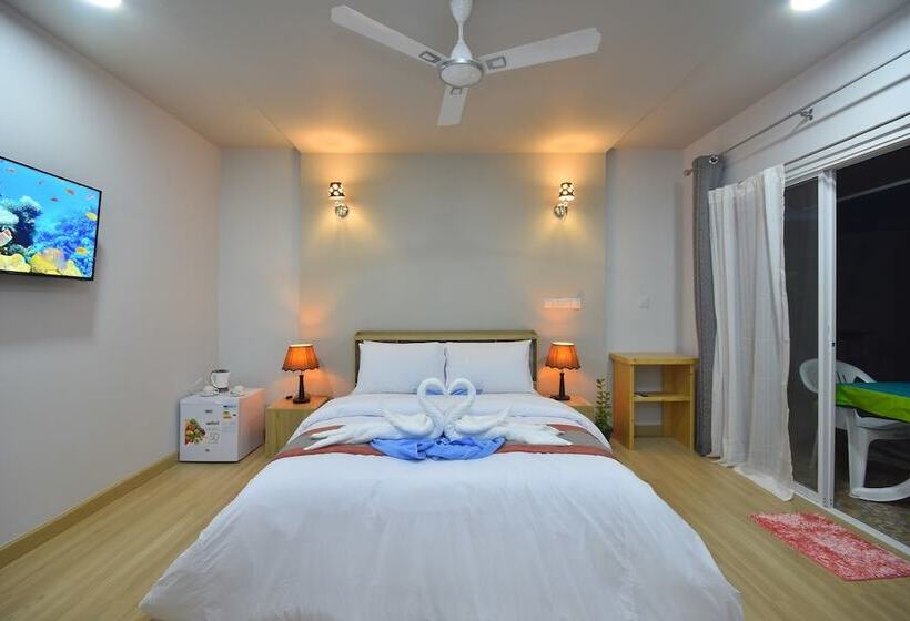Ukulhas Villa Oceanview Hotel & Spa